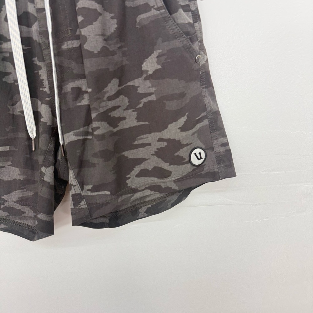 Vuori Men's Grey Camo Drawstring Athletic Shorts G27 - Picture 2 of 4